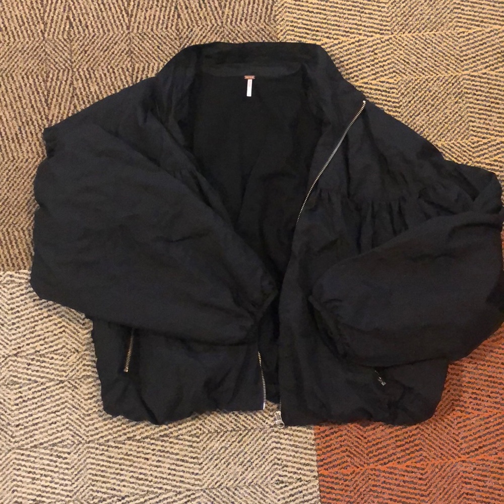 Free People black light puffy jacket size medium